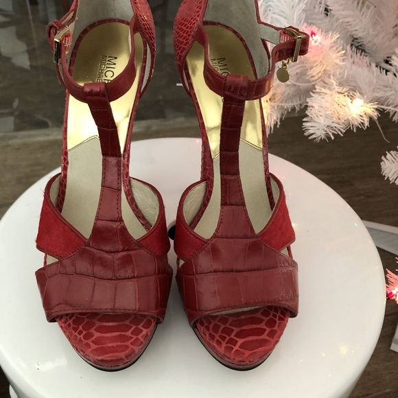 Platforms - Picture 1 of 3